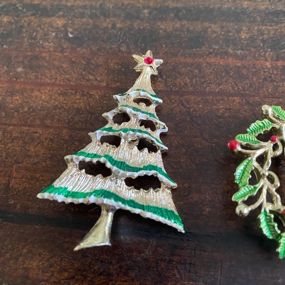 Vintage Christmas Brooch Set Gold Tone Enamel‎ Tree Reindeer Wreath Pins 2pc